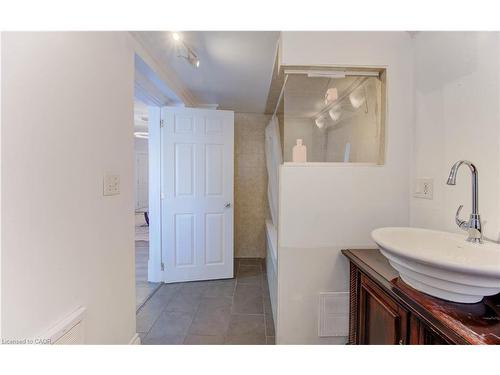 88 Wellington Street N, Kitchener, ON - Indoor Photo Showing Bathroom