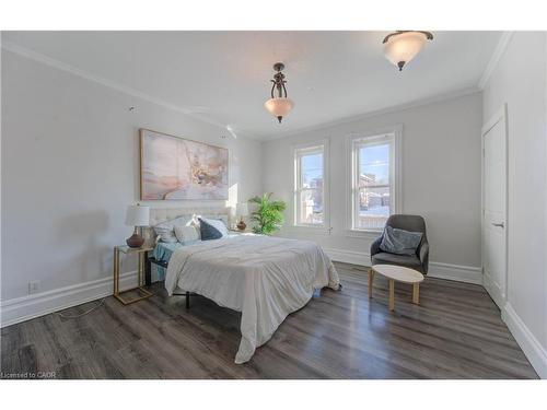 88 Wellington Street N, Kitchener, ON - Indoor Photo Showing Bedroom