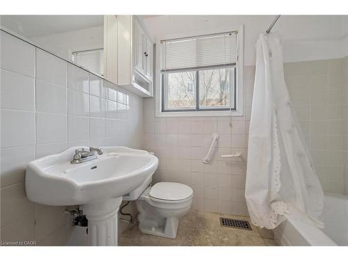 366 Holly Street, Waterloo, ON - Indoor Photo Showing Bathroom