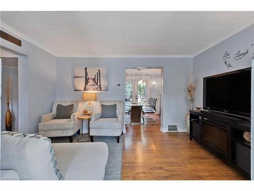 1 Mareve Avenue, Hamilton, ON - Indoor Photo Showing Living Room