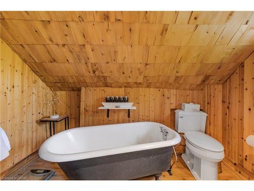 1 Mareve Avenue, Hamilton, ON - Indoor Photo Showing Bathroom