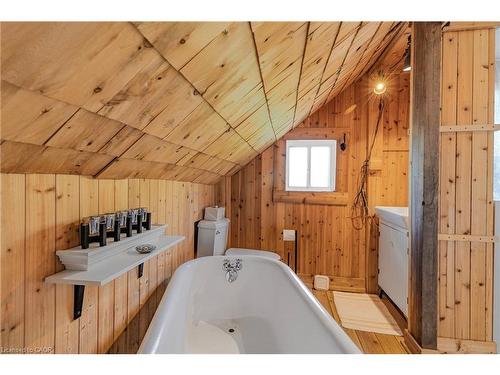1 Mareve Avenue, Hamilton, ON - Indoor Photo Showing Bathroom