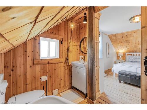 1 Mareve Avenue, Hamilton, ON - Indoor Photo Showing Laundry Room