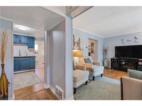 1 Mareve Avenue, Hamilton, ON - Indoor Photo Showing Living Room