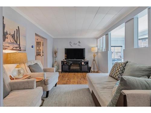 1 Mareve Avenue, Hamilton, ON - Indoor Photo Showing Living Room