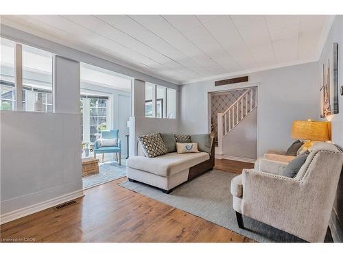 1 Mareve Avenue, Hamilton, ON - Indoor Photo Showing Living Room