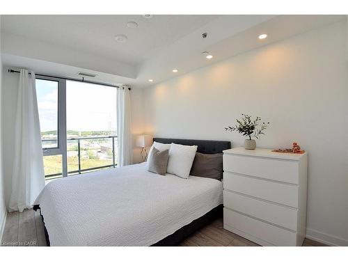 B1006-3200 Dakota Common, Burlington, ON - Indoor Photo Showing Bedroom