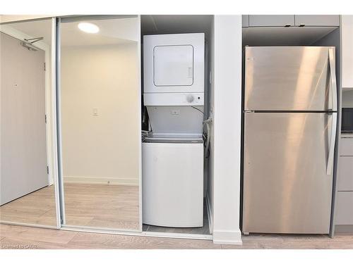 B1006-3200 Dakota Common, Burlington, ON - Indoor Photo Showing Laundry Room