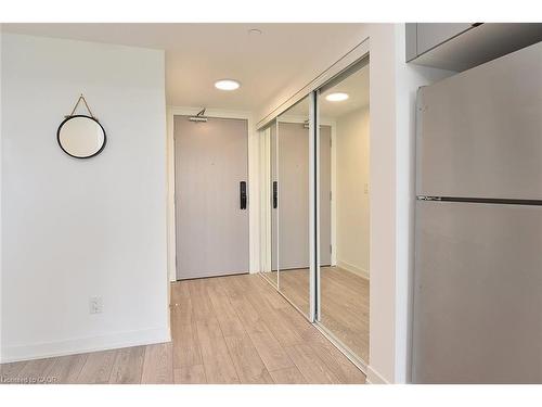 B1006-3200 Dakota Common, Burlington, ON - Indoor Photo Showing Other Room