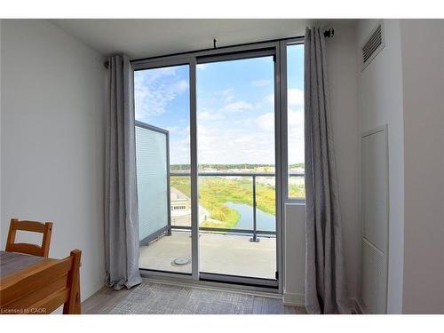 B1006-3200 Dakota Common, Burlington, ON - Indoor Photo Showing Other Room