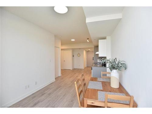 B1006-3200 Dakota Common, Burlington, ON - Indoor