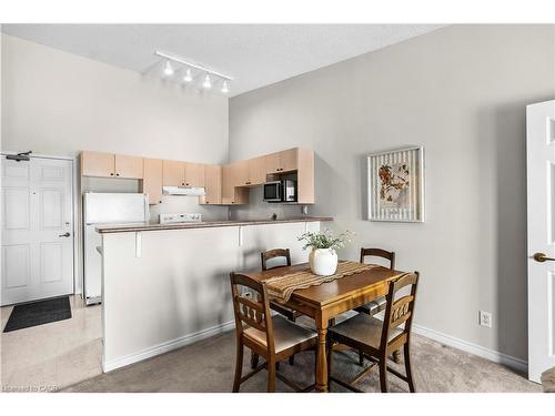 409-1411 Walker'S Line, Burlington, ON - Indoor Photo Showing Dining Room