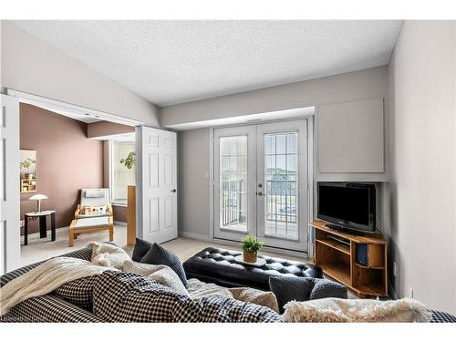 409-1411 Walker'S Line, Burlington, ON - Indoor Photo Showing Bedroom