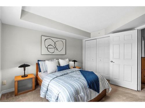 409-1411 Walker'S Line, Burlington, ON - Indoor Photo Showing Bedroom