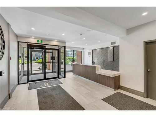 404-1270 Maple Crossing Boulevard, Burlington, ON - Indoor Photo Showing Other Room