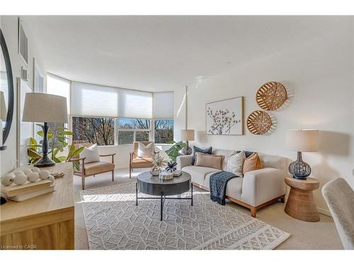 404-1270 Maple Crossing Boulevard, Burlington, ON - Indoor Photo Showing Living Room