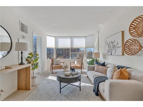 404-1270 Maple Crossing Boulevard, Burlington, ON - Indoor Photo Showing Living Room
