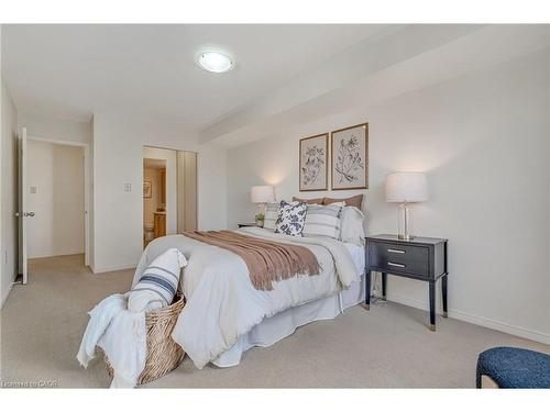 404-1270 Maple Crossing Boulevard, Burlington, ON - Indoor Photo Showing Bedroom