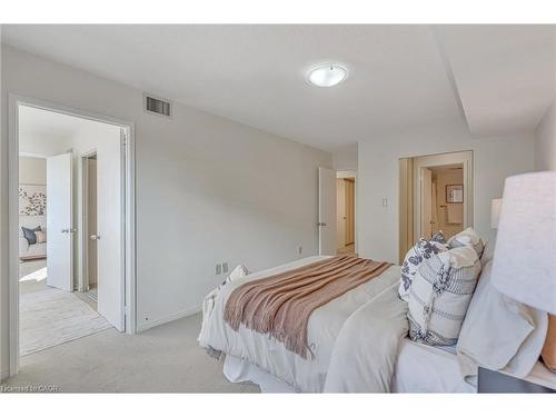 404-1270 Maple Crossing Boulevard, Burlington, ON - Indoor Photo Showing Bedroom
