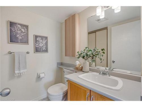 404-1270 Maple Crossing Boulevard, Burlington, ON - Indoor Photo Showing Bathroom