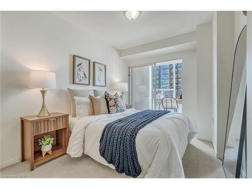 404-1270 Maple Crossing Boulevard, Burlington, ON - Indoor Photo Showing Bedroom