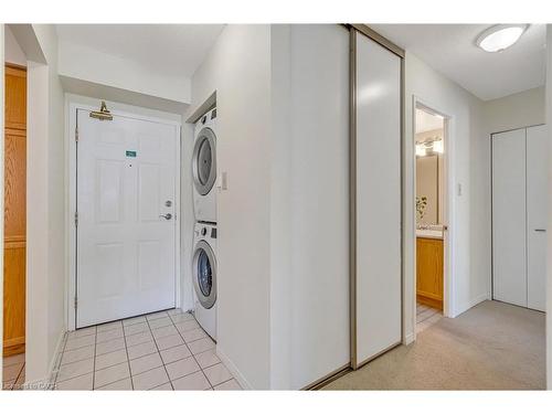 404-1270 Maple Crossing Boulevard, Burlington, ON - Indoor Photo Showing Laundry Room