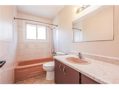 39 Carousel Avenue, Hamilton, ON - Indoor Photo Showing Bathroom