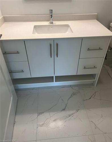 905-1333 Weber Street, Kitchener, ON - Indoor