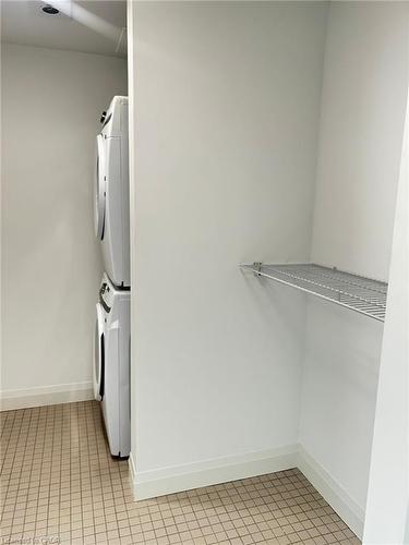 905-1333 Weber Street, Kitchener, ON - Indoor Photo Showing Laundry Room