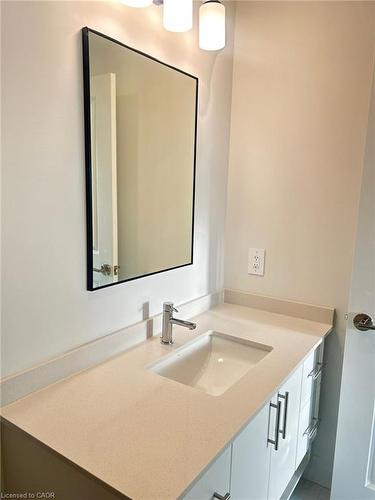 905-1333 Weber Street, Kitchener, ON - Indoor Photo Showing Bathroom