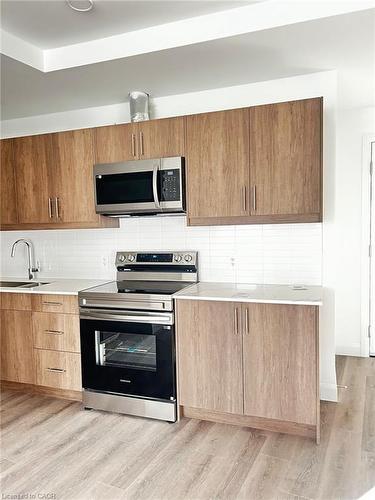 905-1333 Weber Street, Kitchener, ON - Indoor Photo Showing Kitchen