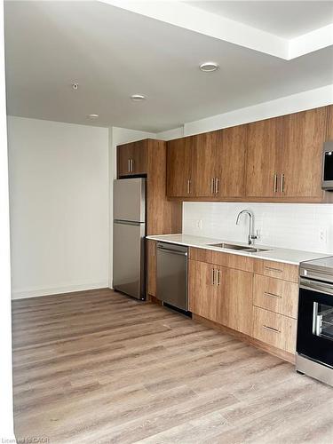 905-1333 Weber Street, Kitchener, ON - Indoor Photo Showing Kitchen