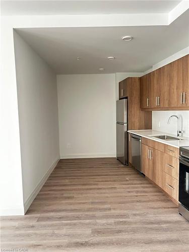905-1333 Weber Street, Kitchener, ON - Indoor Photo Showing Kitchen With Stainless Steel Kitchen