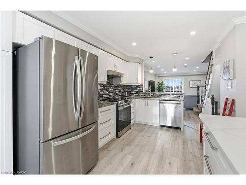 123-3480 Upper Middle Road, Burlington, ON - Indoor Photo Showing Kitchen With Stainless Steel Kitchen With Upgraded Kitchen