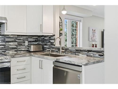 123-3480 Upper Middle Road, Burlington, ON - Indoor Photo Showing Kitchen With Upgraded Kitchen