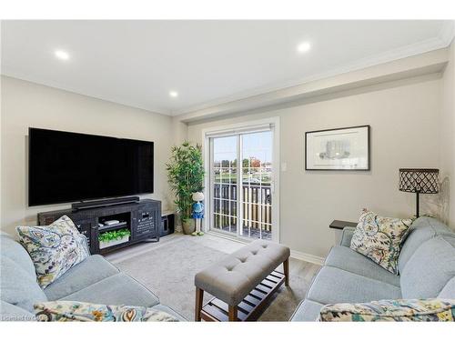 123-3480 Upper Middle Road, Burlington, ON - Indoor Photo Showing Living Room