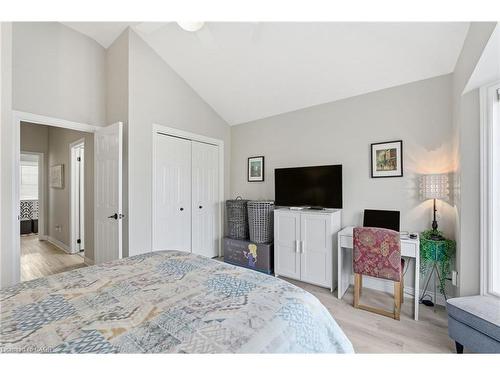 123-3480 Upper Middle Road, Burlington, ON - Indoor Photo Showing Bedroom