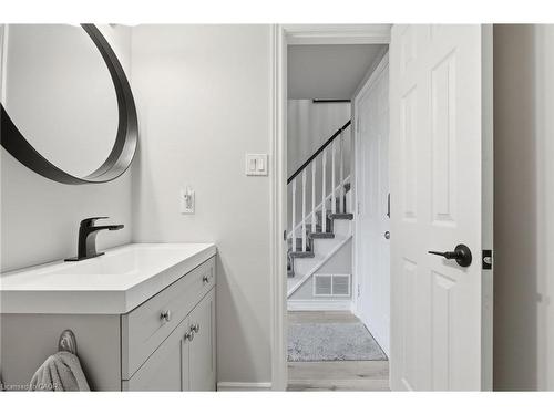 123-3480 Upper Middle Road, Burlington, ON - Indoor Photo Showing Bathroom