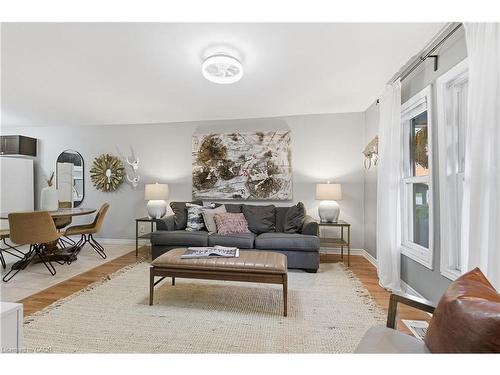 190 Wood Street E, Hamilton, ON - Indoor Photo Showing Living Room