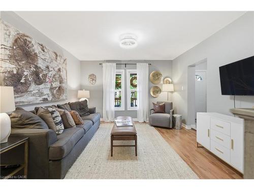 190 Wood Street E, Hamilton, ON - Indoor Photo Showing Living Room
