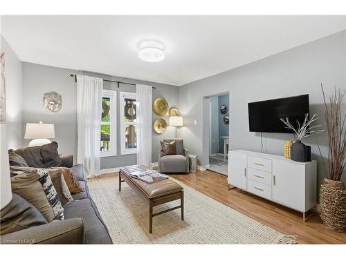 190 Wood Street E, Hamilton, ON - Indoor Photo Showing Living Room