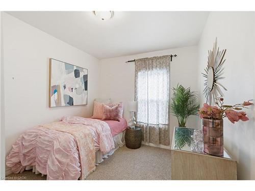 190 Wood Street E, Hamilton, ON - Indoor Photo Showing Bedroom