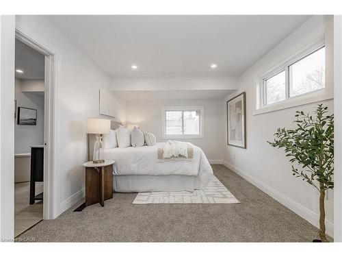 87 Lafayette Drive, St. Catharines, ON - Indoor Photo Showing Bedroom