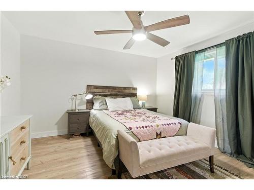 19 Wallace Place, Caledonia, ON - Indoor Photo Showing Bedroom