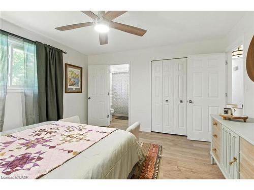 19 Wallace Place, Caledonia, ON - Indoor Photo Showing Bedroom
