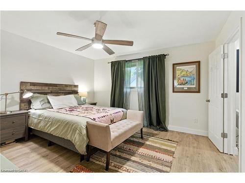 19 Wallace Place, Caledonia, ON - Indoor Photo Showing Bedroom