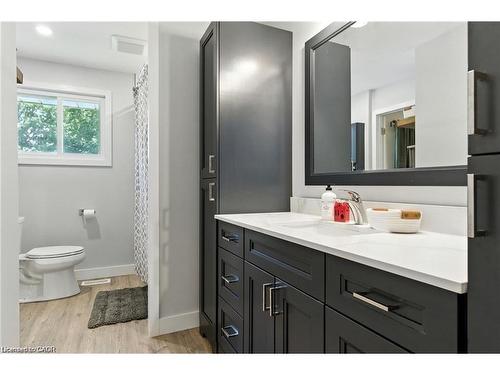 19 Wallace Place, Caledonia, ON - Indoor Photo Showing Bathroom