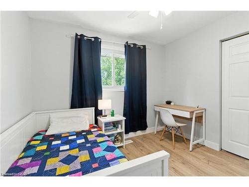 19 Wallace Place, Caledonia, ON - Indoor Photo Showing Bedroom