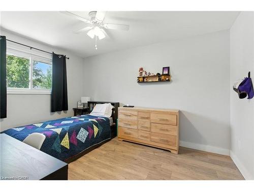 19 Wallace Place, Caledonia, ON - Indoor Photo Showing Bedroom