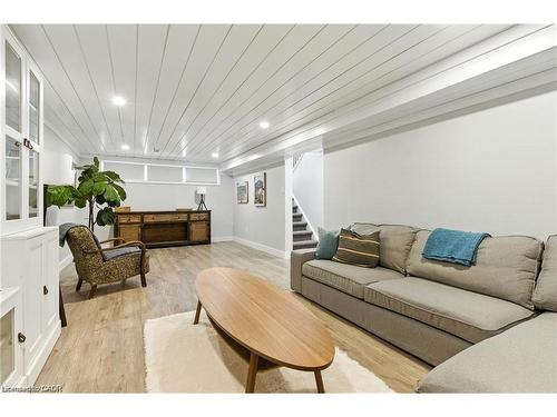 19 Wallace Place, Caledonia, ON - Indoor Photo Showing Living Room